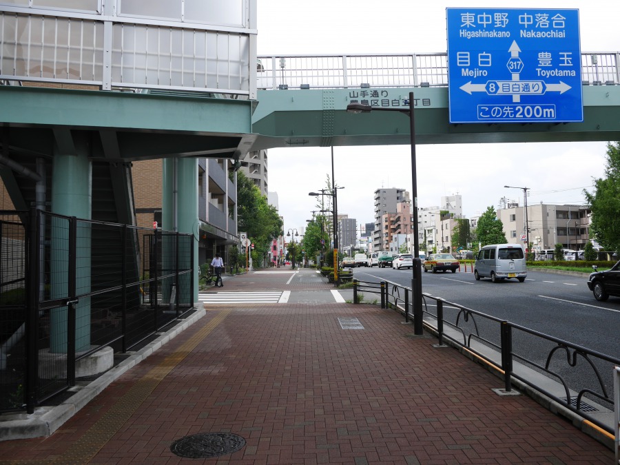 横断歩道橋